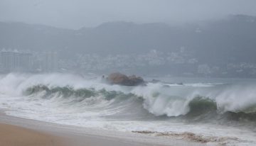La tormenta tropical Boris tocó tierra en México la madrugada de este martes
