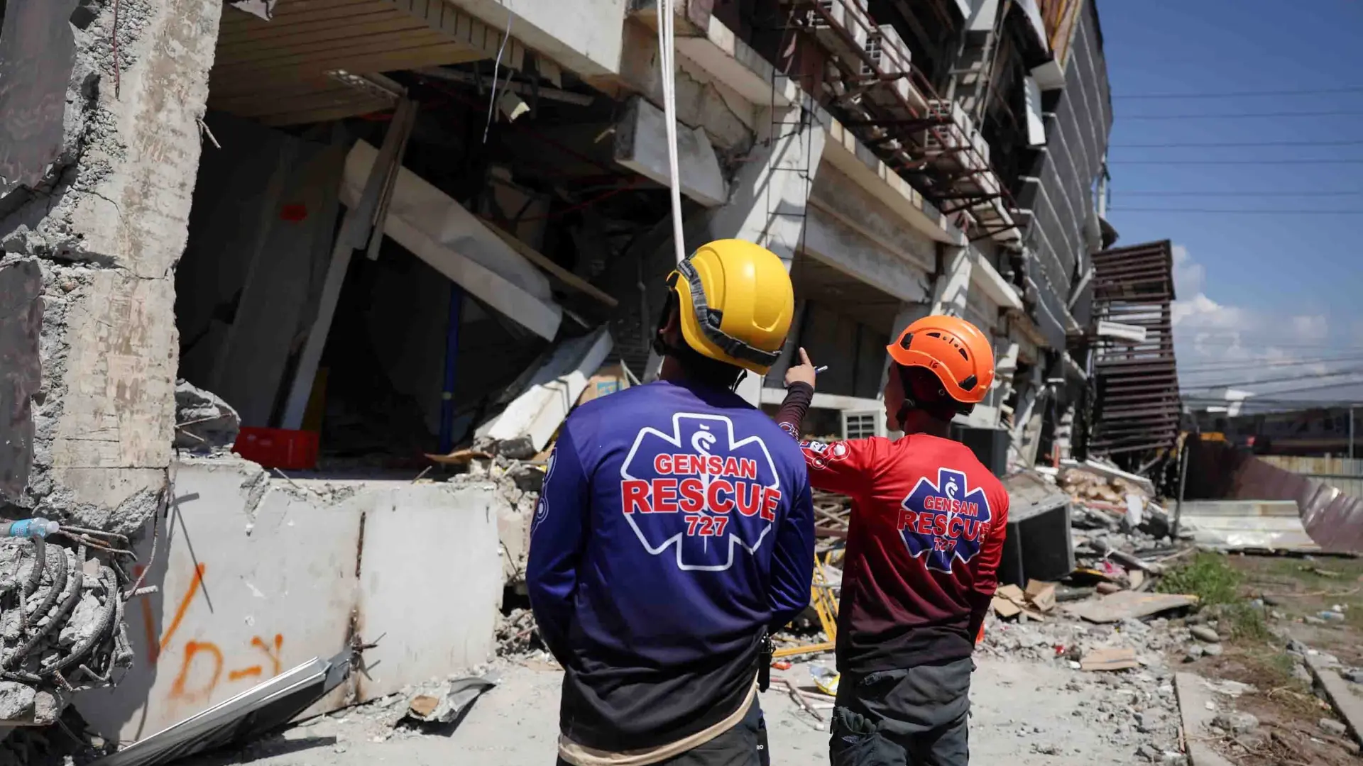 Al menos 37 muertos, casi 500 heridos y más de 32.000 desplazados tras el terremoto más fuerte que sacude Filipinas en medio siglo