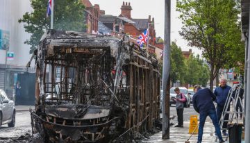 Belfast se prepara para nueva ola de protestas tras disturbios antimigratorios
