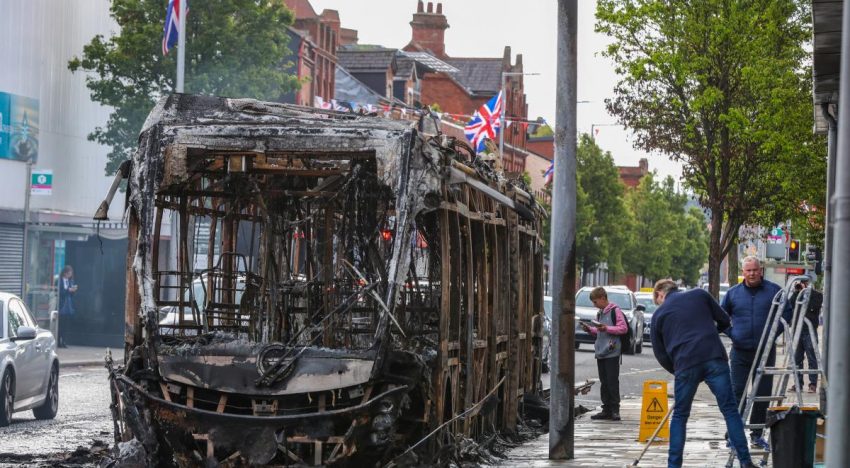 Belfast se prepara para nueva ola de protestas tras disturbios antimigratorios