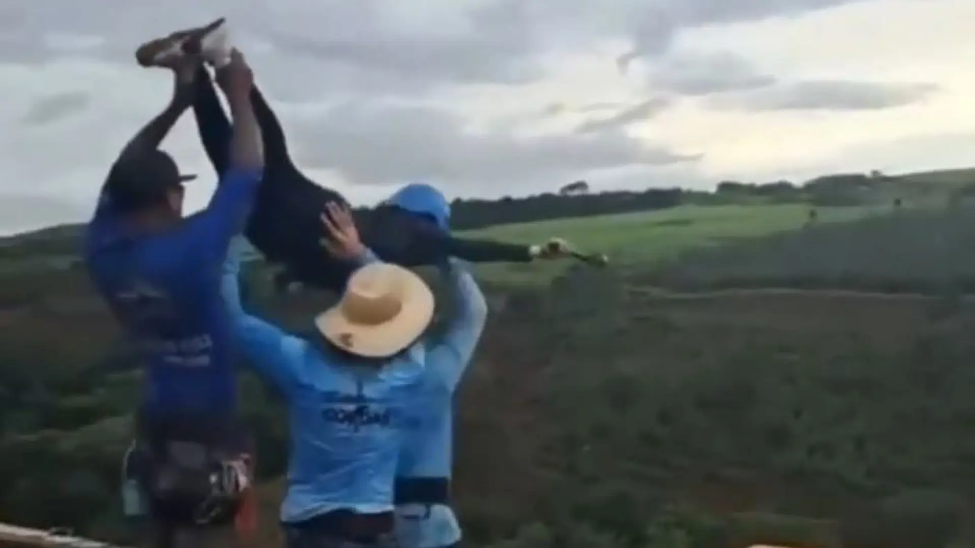 Muere una chica de 21 años cuando hacía puenting al ser lanzada sin cuerda en Brasil