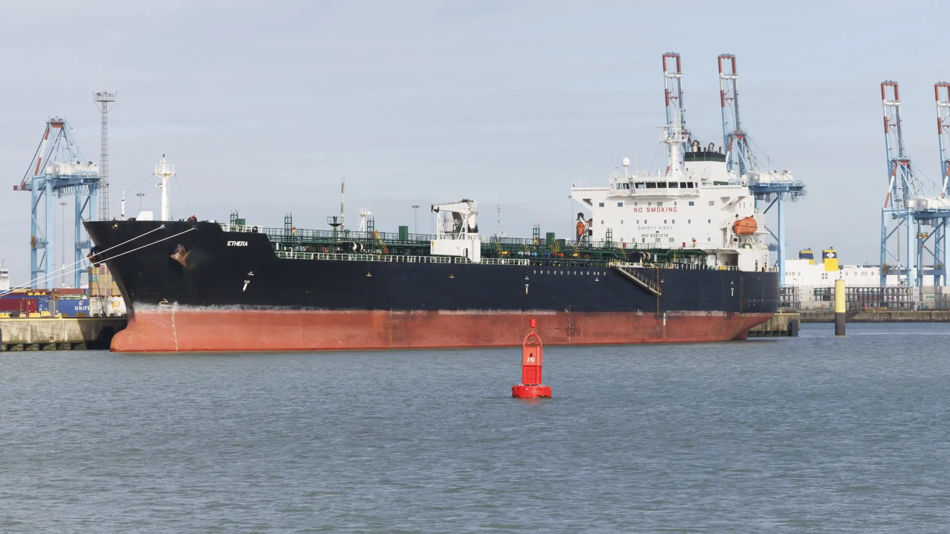 Reino Unido intercepta por primera vez un petrolero de la 'flota fantasma' de Rusia
