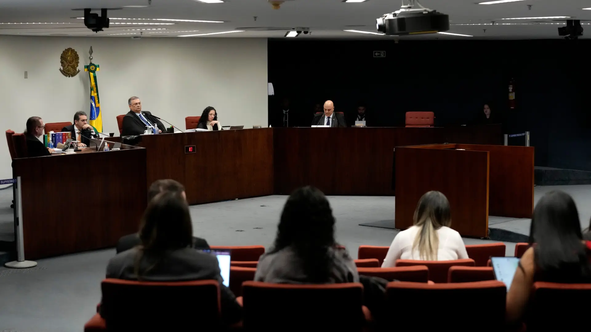 El Supremo de Brasil condena al hijo de Bolsonaro por coacción a la Justicia tras promover sanciones de EEUU contra jueces