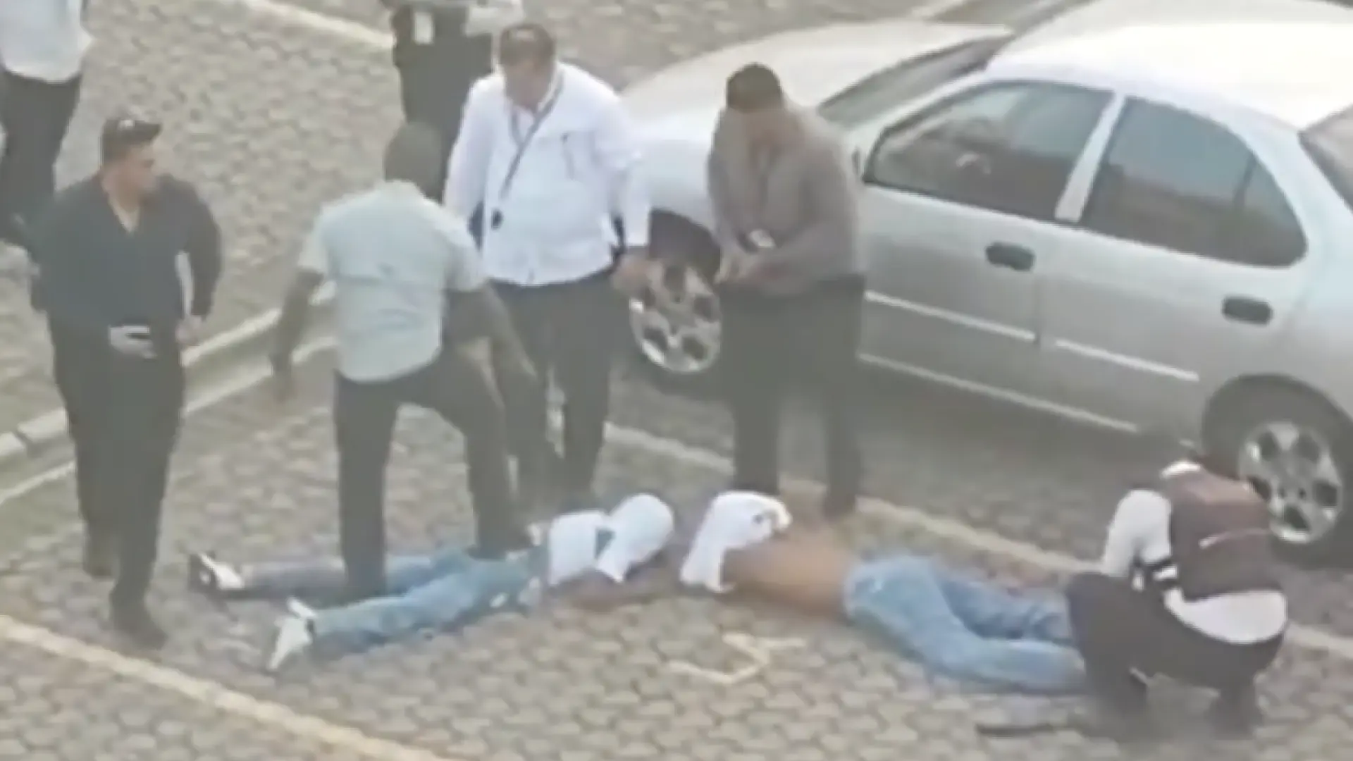 Un tiroteo en la zona de arribo del aeropuerto de Guayaquil deja un muerto y un herido
