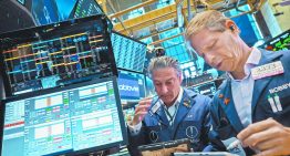 Wall Street cierra mixto tras primera ronda de diálogos entre EU e Irán