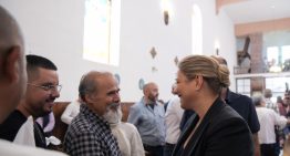 Maru Campos acude a ceremonia en memoria de sacerdotes jesuitas en Cerocahui