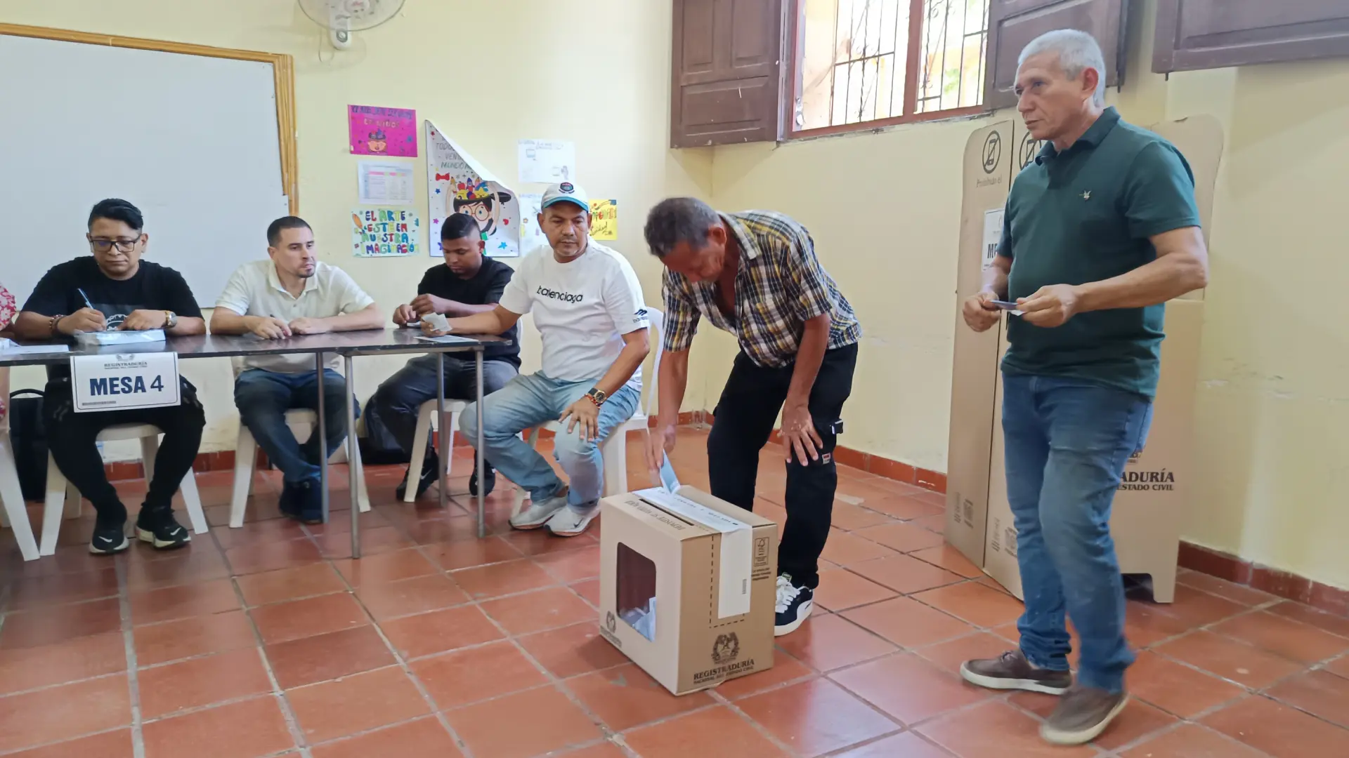 Colombia celebra sin incidentes la segunda vuelta de sus elecciones