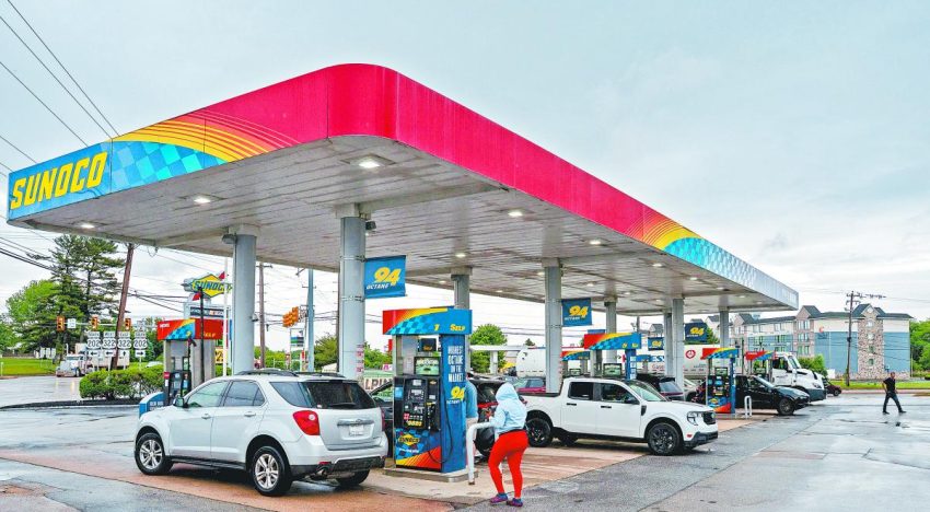 Bessent insta a minoristas de gasolina a bajar los precios por el 250 aniversario de EU
