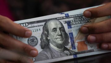 Dólar toca pico de un año por expectativas de tasas; yen sigue cerca de mínimos de 40 años