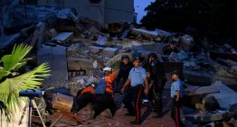 Comienzan tareas de rescate tras fuertes sismos que derrumbaron casas y edificios en Venezuela