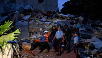 Comienzan tareas de rescate tras fuertes sismos que derrumbaron casas y edificios en Venezuela