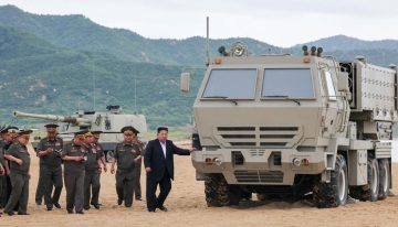 Kim Jong Un supervisa pruebas de nuevos sistemas de artillería y misiles en Corea del Norte