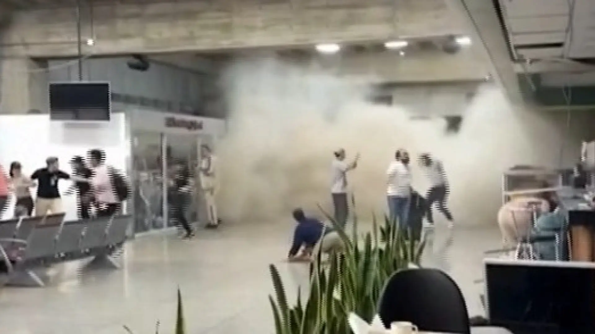 Humo, destrozos y escenas de pánico: así vivieron los pasajeros del aeropuerto de Maiquetía las sacudidas de los terremotos