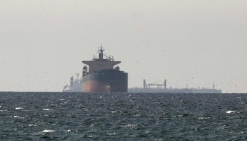 Petróleo se encamina a fuertes caídas semanales mientras buques salen del estrecho de Ormuz