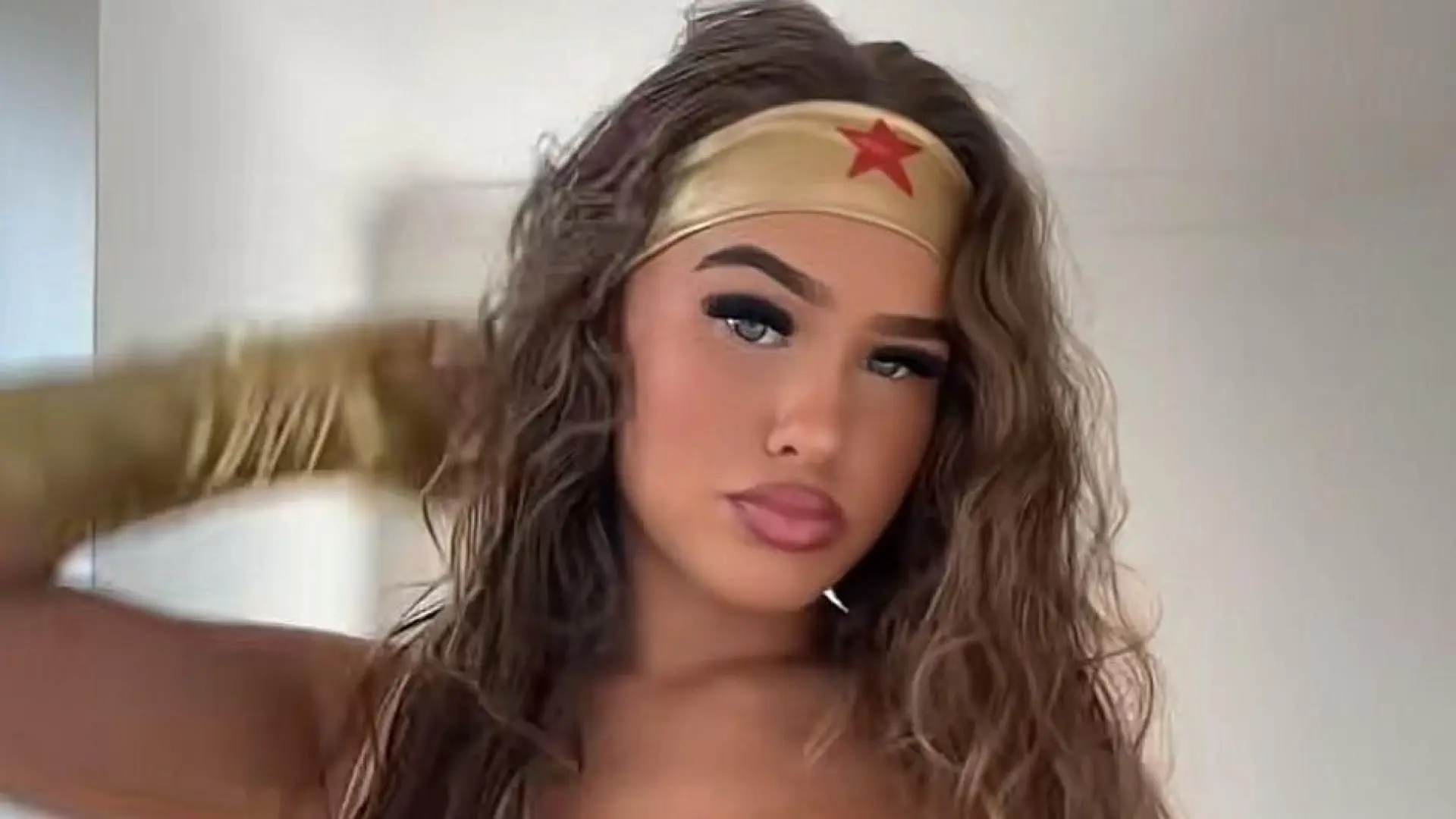 Una influencer británica se enfrenta a una sentencia de fusilamiento por el supuesto asesinato de su novio