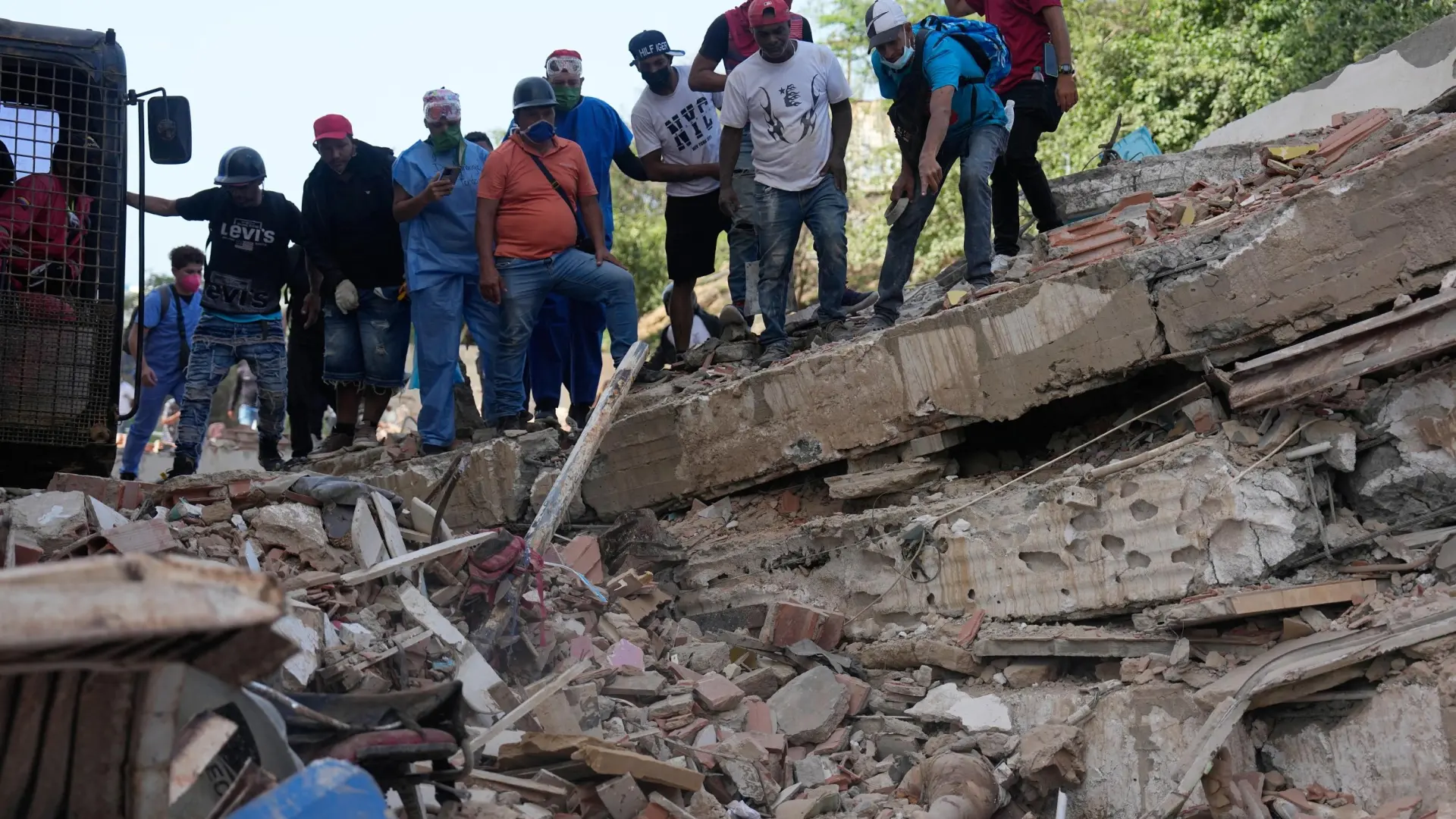 El Gobierno eleva a 133 los españoles desaparecidos y mantiene en cinco los muertos en Venezuela por los terremotos