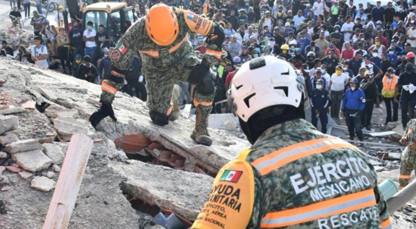 Equipos de rescate han localizado a 33 personas con vida bajo los escombros en Venezuela