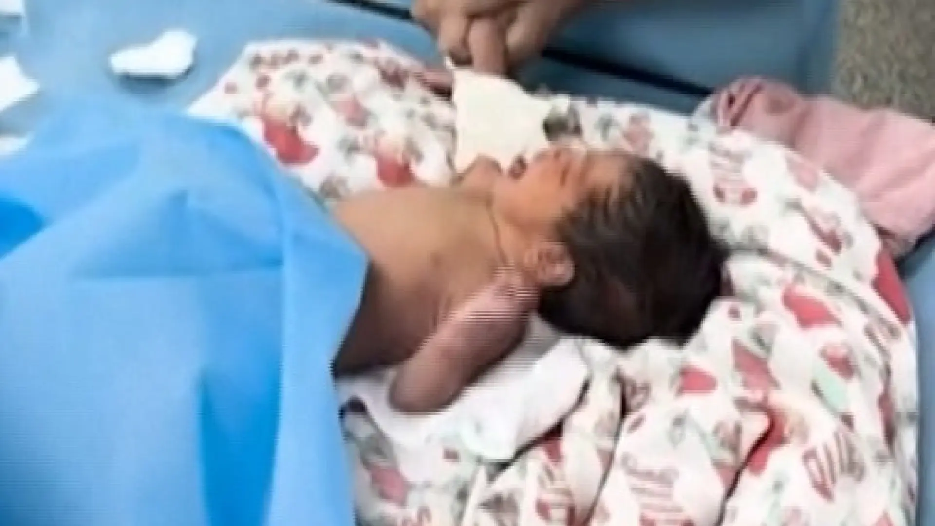 Rescatan después de más de 30 horas sepultados a una madre y su bebé de 18 días: «Yo ya los daba por muertos»