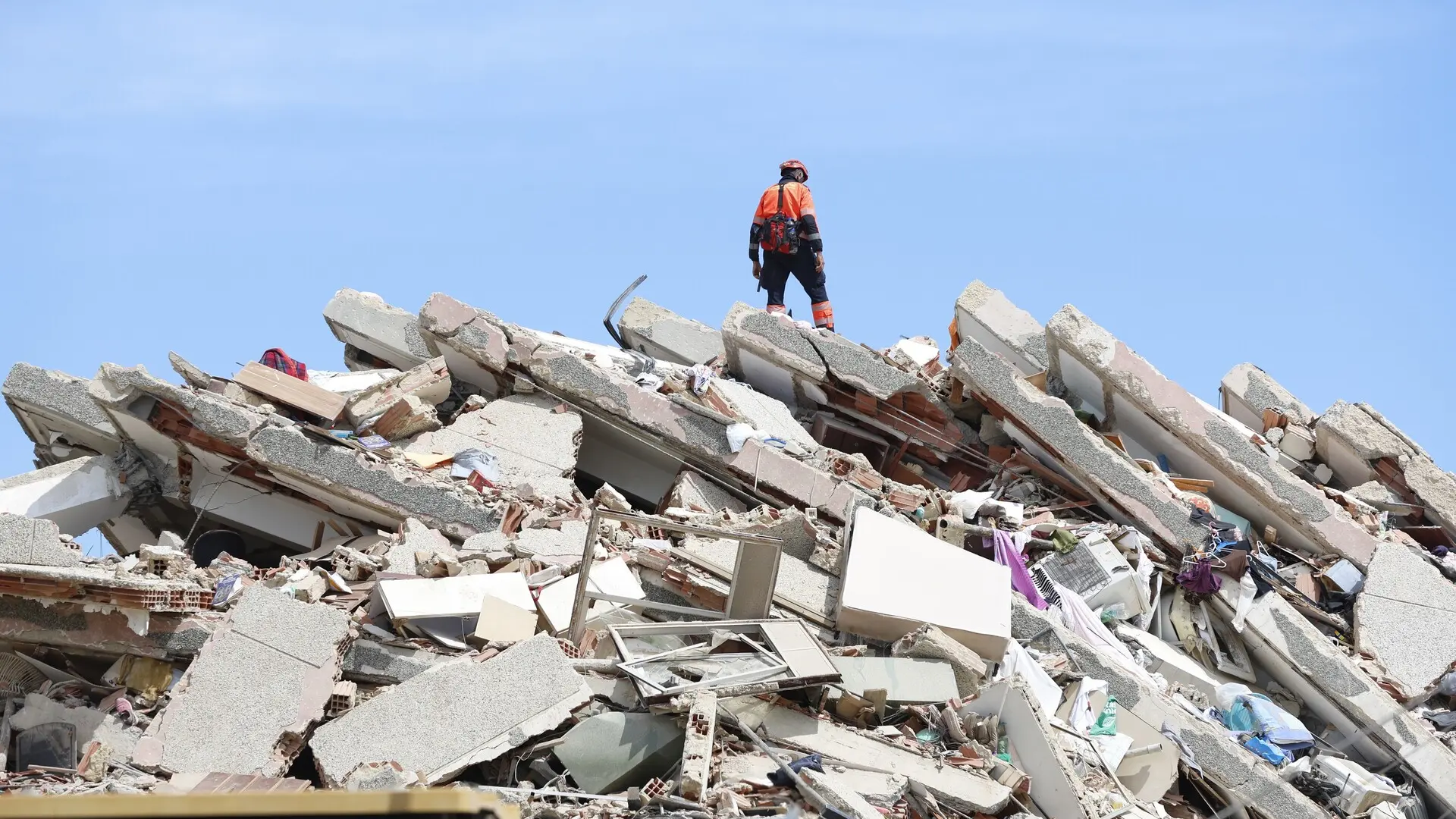 Un nuevo terremoto de magnitud 4,6 sacude Venezuela, que afronta horas críticas para rescatar a los atrapados bajo los escombros