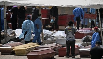 Autoridades de Venezuela instalan morgue improvisada en puerto de La Guaira