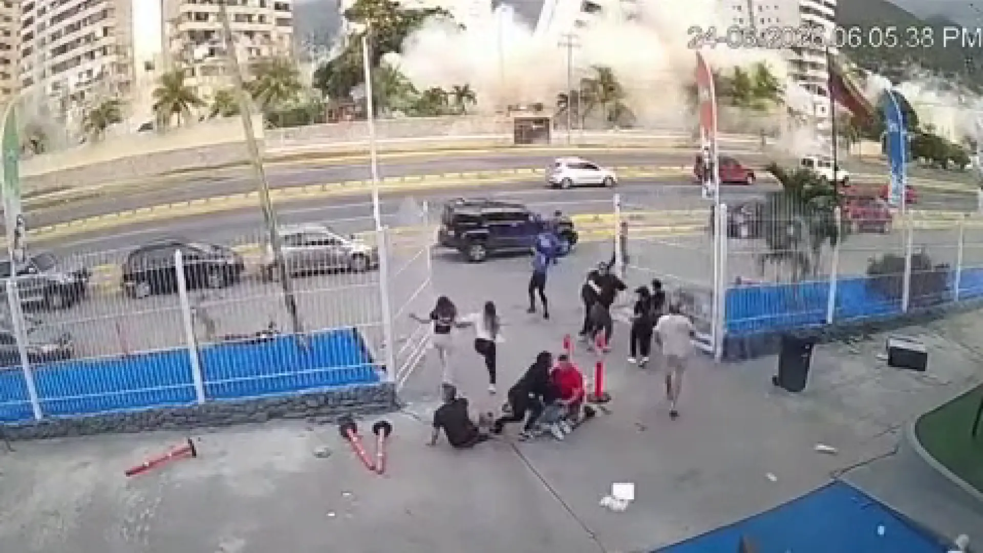 El impactante vídeo que muestra la caída en segundos de un edificio de 10 pisos durante los terremotos en Venezuela