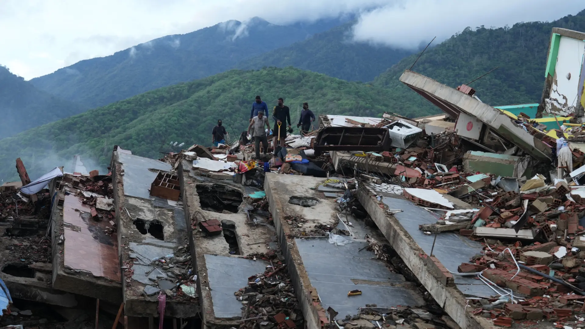 Los españoles muertos en los terremotos de Venezuela ascienden a 19, los desaparecidos bajan a 131 y 12 están bajo los escombros