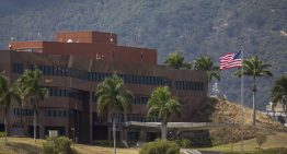 Familiares de presos políticos realizaron vigilia para pedir una reunión con John Barrett (VIDEO)