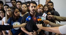 Estudiantes protestaron y evitaron una conferencia sobre Maduro en la UCV este #22Jun (IMÁGENES)