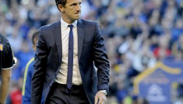 Riquelme eligió al Vasco Arruabarrena, que se prueba el traje para su revancha como entrenador de Boca