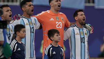 La emoción de la Scaloneta en el himno argentino: Lionel Messi lo gritó como nunca en su juego 200 con la Selección