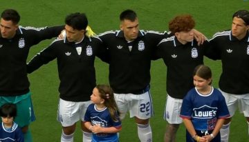 Momento insólito en Argentina vs Honduras: tenía que sonar el himno… pero se escuchó la intro de 'Bombón Asesino' de Los Palmeras