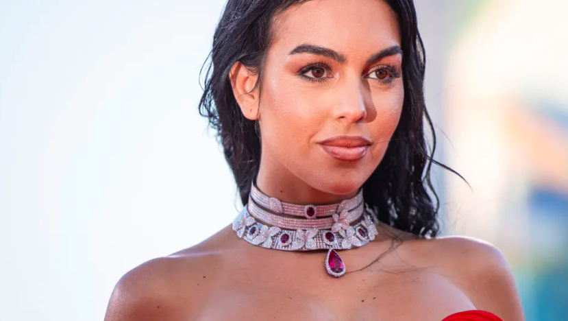Todos miraban a Cristiano hacer historia… hasta que apareció esta FOTO candente de Georgina