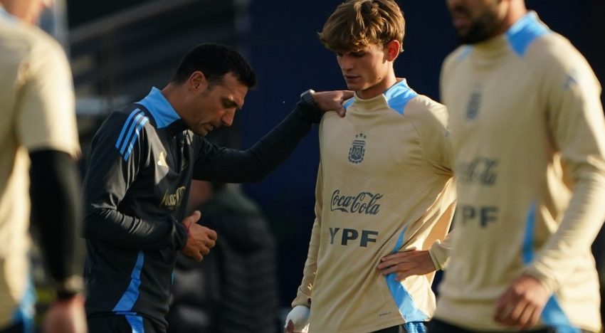 Empezó la “exigencia” de Scaloni con buenas noticias: Nico Paz, Montiel y Molina se entrenaron a la par en la Selección Argentina