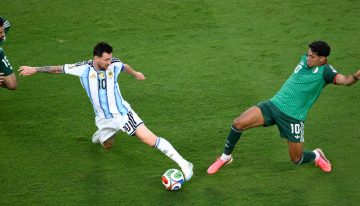 Comentarista mexicanos y españoles, enfurecidos con Messi tras su show en el Mundial 2026: dicen que tendría que haber sido echado y que juega “con fueros”