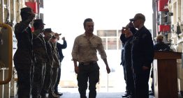 John Barrett recorrió el USS Fort Lauderdale desplegado frente a La Guaira (FOTOS)