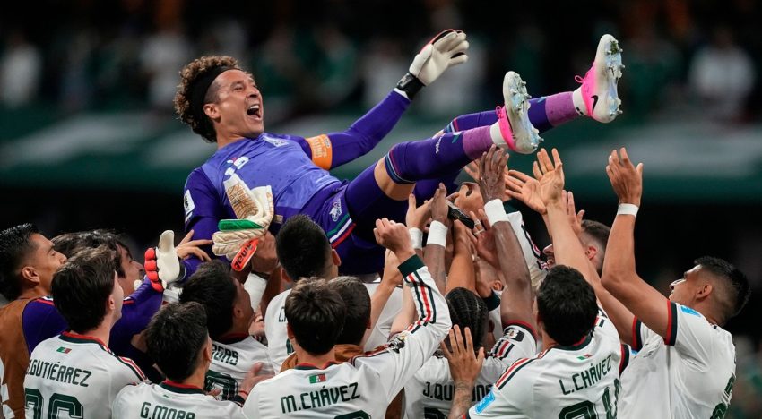 Guillermo Ochoa entró en el triunfo de México, disputó su sexto Mundial y es récord como Messi y Cristiano Ronaldo
