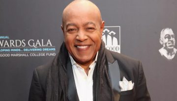 Disney está de luto: murió Peabo Bryson, la voz de «Aladdín» y «La Bella y la Bestia»