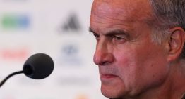 Bielsa apuntó de nuevo contra la FIFA y criticó la pausa de hidratación en el Mundial 2026: «Le quita mucho» al fútbol