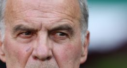 Triste, solitario y ¿final?: así fue la llegada de Marcelo Bielsa a Montevideo tras la prematura y dolorosa eliminación de Uruguay del Mundial 2026