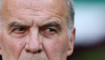 Triste, solitario y ¿final?: así fue la llegada de Marcelo Bielsa a Montevideo tras la prematura y dolorosa eliminación de Uruguay del Mundial 2026