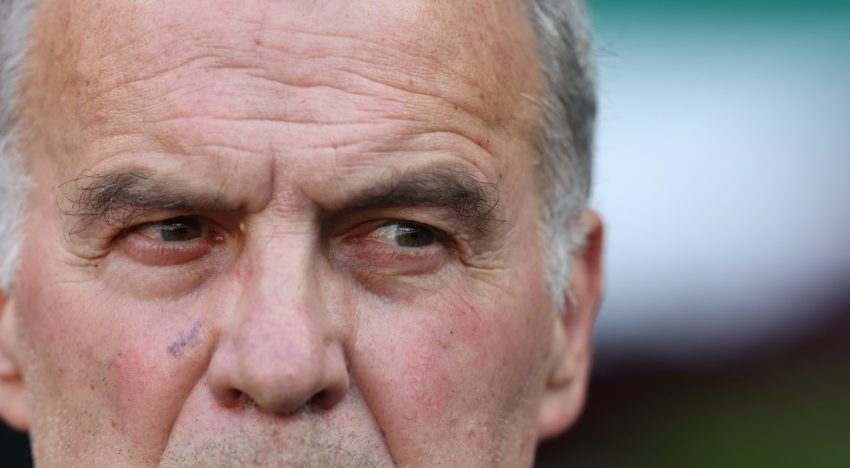 Triste, solitario y ¿final?: así fue la llegada de Marcelo Bielsa a Montevideo tras la prematura y dolorosa eliminación de Uruguay del Mundial 2026
