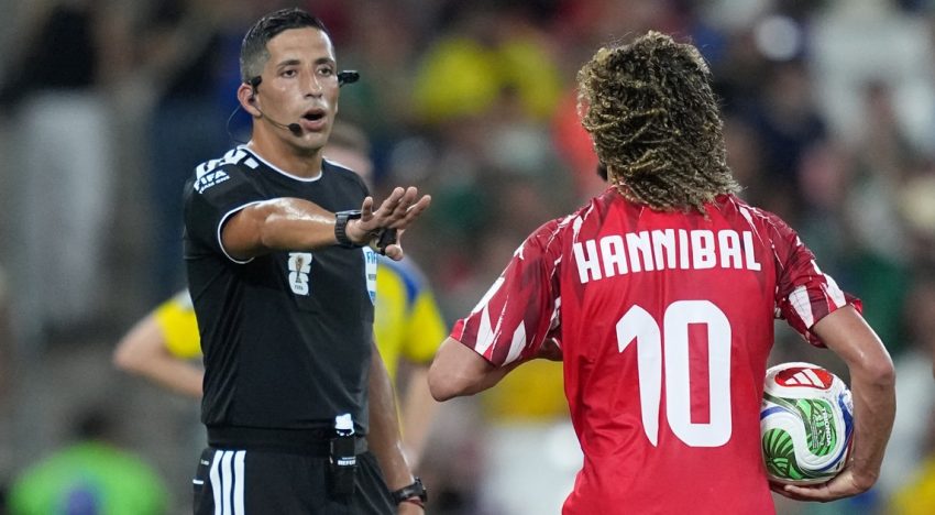 Mundial 2026: sólido debut de Yael Falcón Pérez en Suecia vs Túnez, con una única corrección del VAR sobre el final