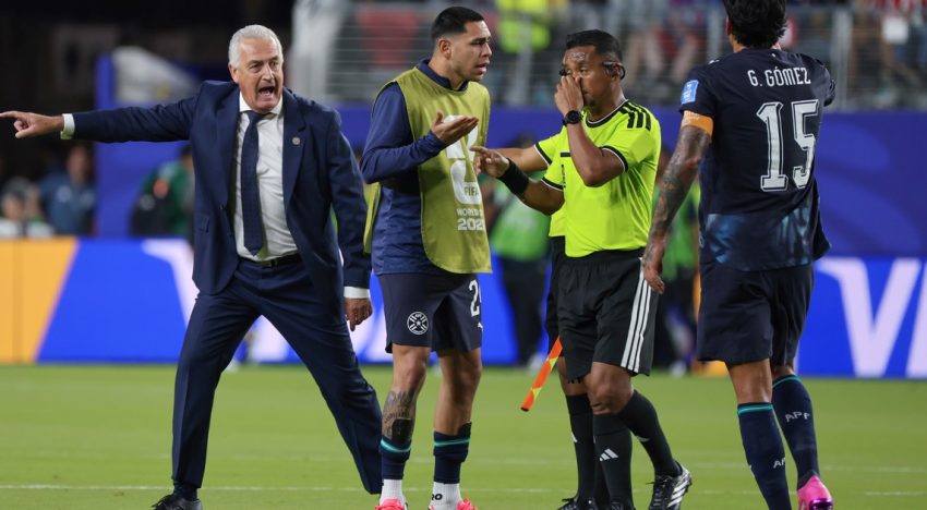 Qué dijo Gustavo Alfaro sobre el arbitraje y la expulsión de Miguel Almirón ante Turquía: «Me cuesta jugar este deporte nuevo»