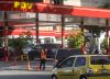 Caraqueños se abastecen de insumos básicos en mercados y de gasolina tras terremotos