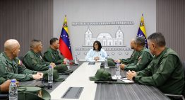 Delcy reunió al Alto Mando Militar mientras arde el sur minero de Bolívar