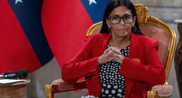 NYT: Delcy Rodríguez es acusada de politizar la ayuda humanitaria tras el terremoto.