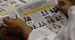 Colombianos en Venezuela votan con la esperanza de que mejore la economía de su país natal