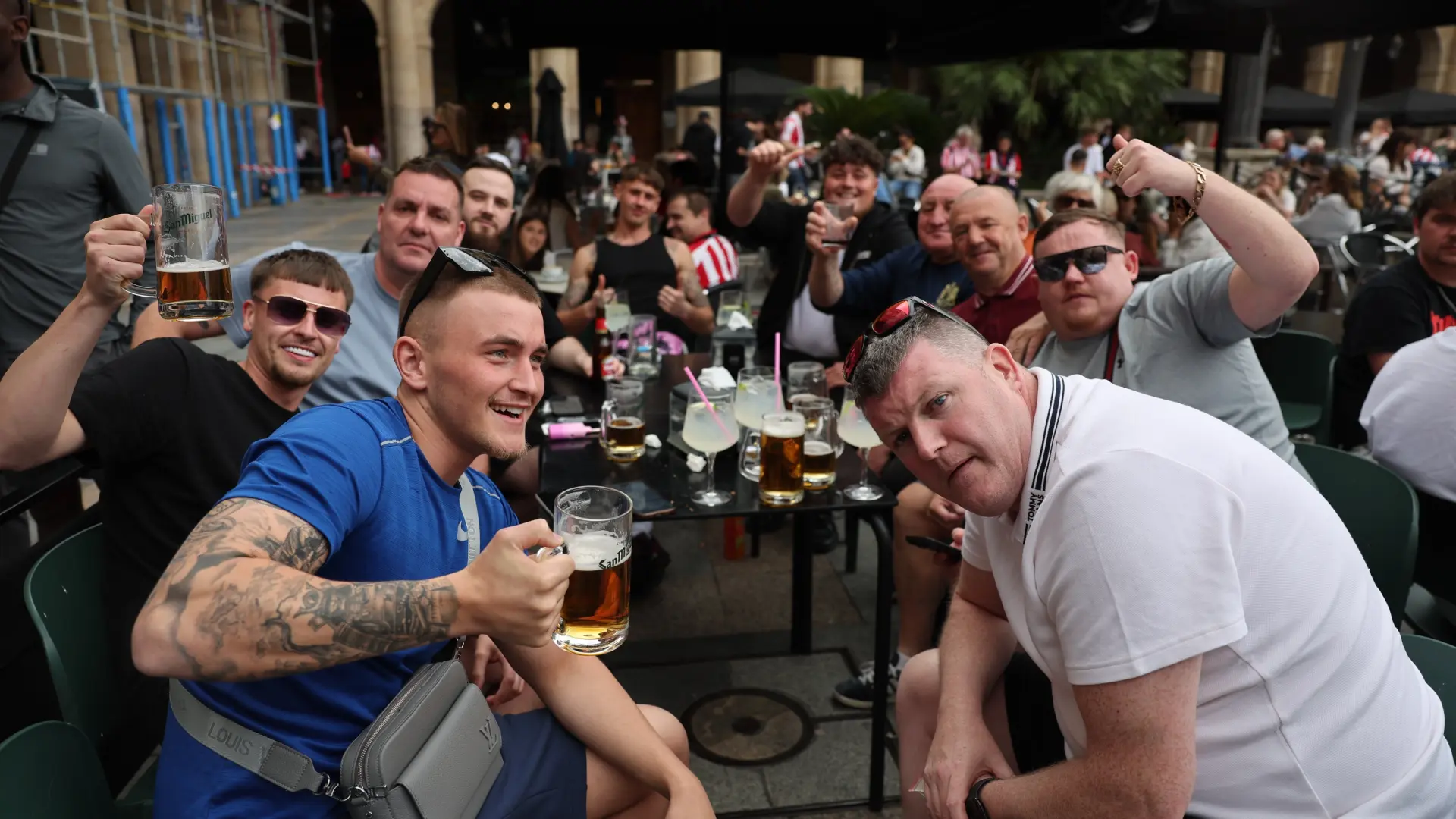La ola de calor y el partido de Inglaterra apuntan a récord: se beberán 40 millones de pintas de cerveza este sábado en Reino Unido