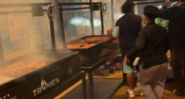 La intimidad de la Selección: el Dibu Martínez mostró cómo se preparaba el asado para toda la delegación argentina, que se hizo «costumbre»