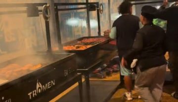 La intimidad de la Selección: el Dibu Martínez mostró cómo se preparaba el asado para toda la delegación argentina, que se hizo «costumbre»